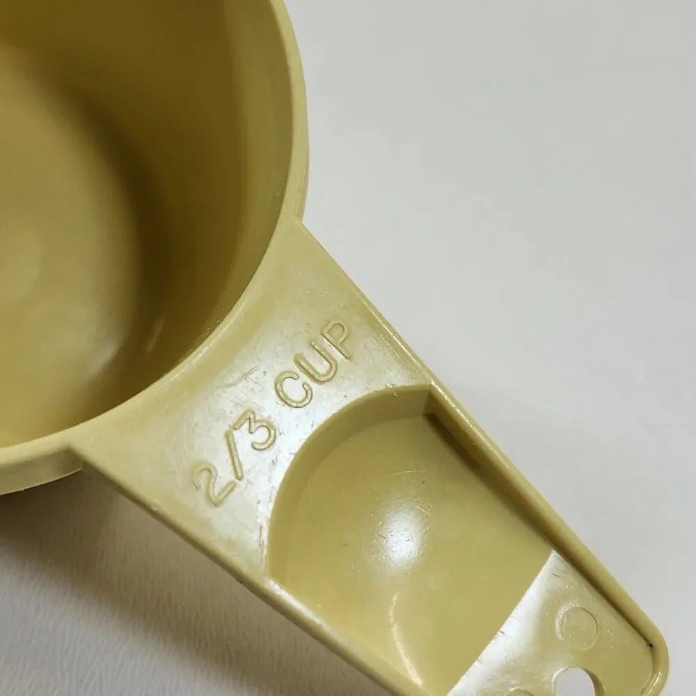 Tupperware Measuring Cups Set of 4 Yellow Vintage 761-1 762-1 763-1 764-1 Lot